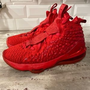Lebron 17’s Kids (used - good condition!)